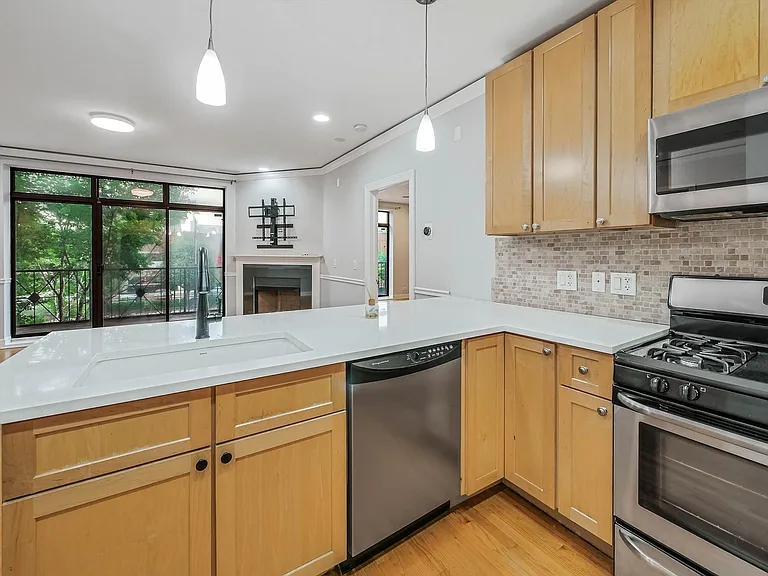 22 S Western Ave #202 — Photo 7