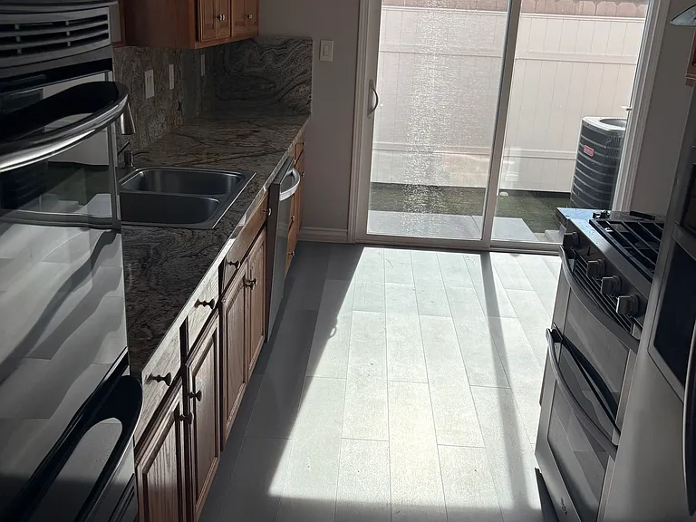 1494 Greenfield Dr — Photo 6