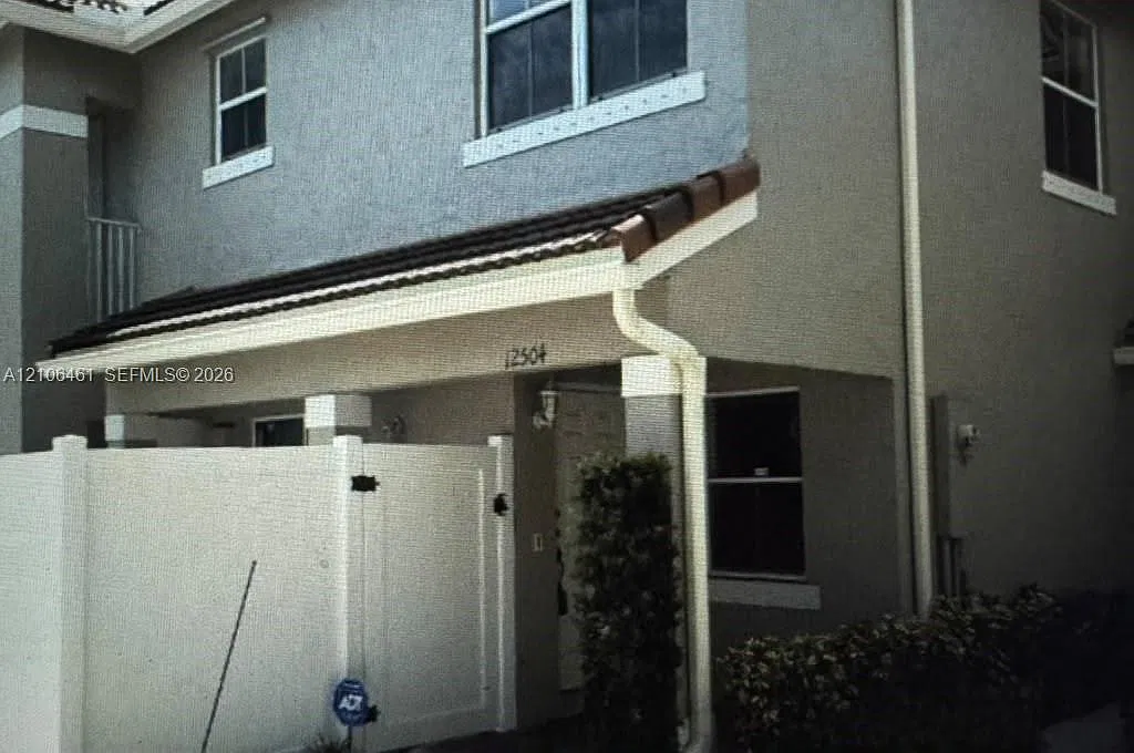 Somerset Four Replat — Photo 2