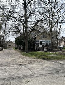 2nd image of 221 Grand St #1B-1Ba