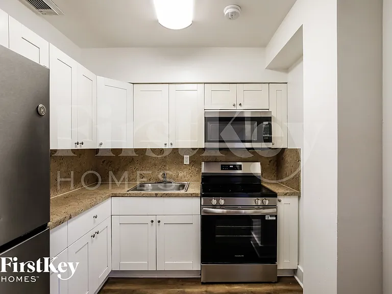 10020 SW 37th St — Photo 8