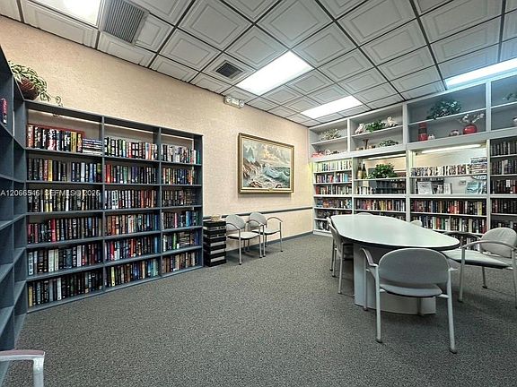 5th image of 901 Colony Point Cir APT 111