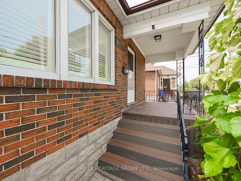 203 Hibbert Ave — Photo 3