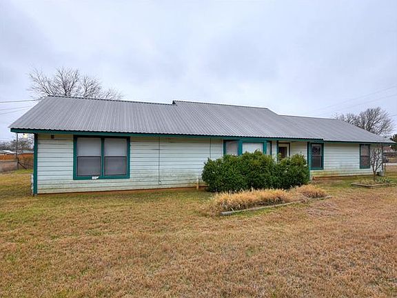 2nd image of 1206 Oakridge Dr