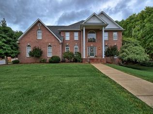 113 Woodbriar Dr, Johnson City, TN 37604