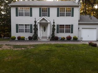 7949 Sleepy Hollow Dr, Tobyhanna, PA