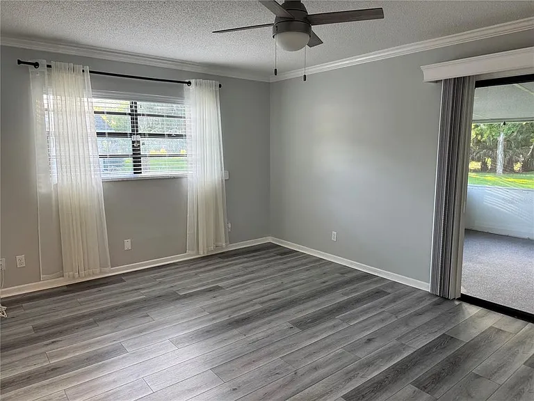 16 Courtney Pl — Photo 29