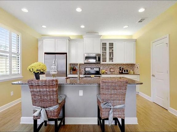 3rd image of 105 Tuscany Bend St