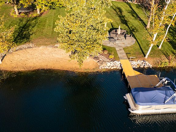 4th image of 61 Deer Point Dr