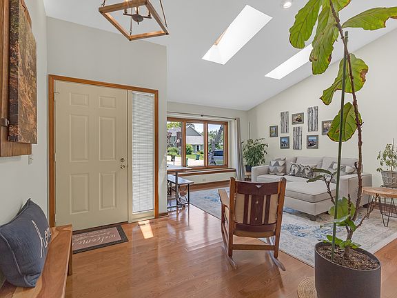 3rd image of 6 Spinnaker Ct