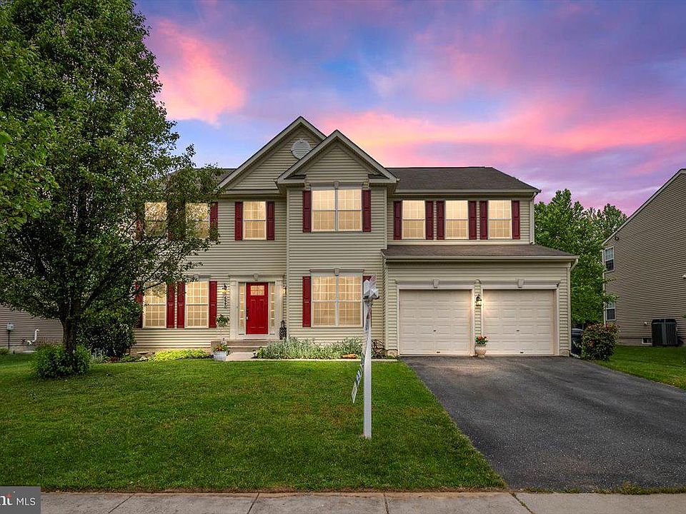1st image of 525 Brookfield Dr
