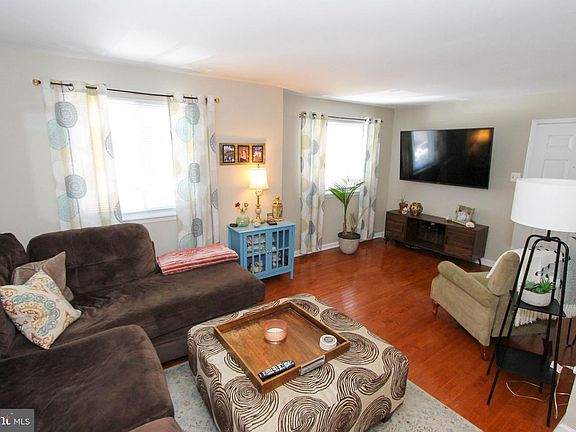 3rd image of 15147 Beverly Dr