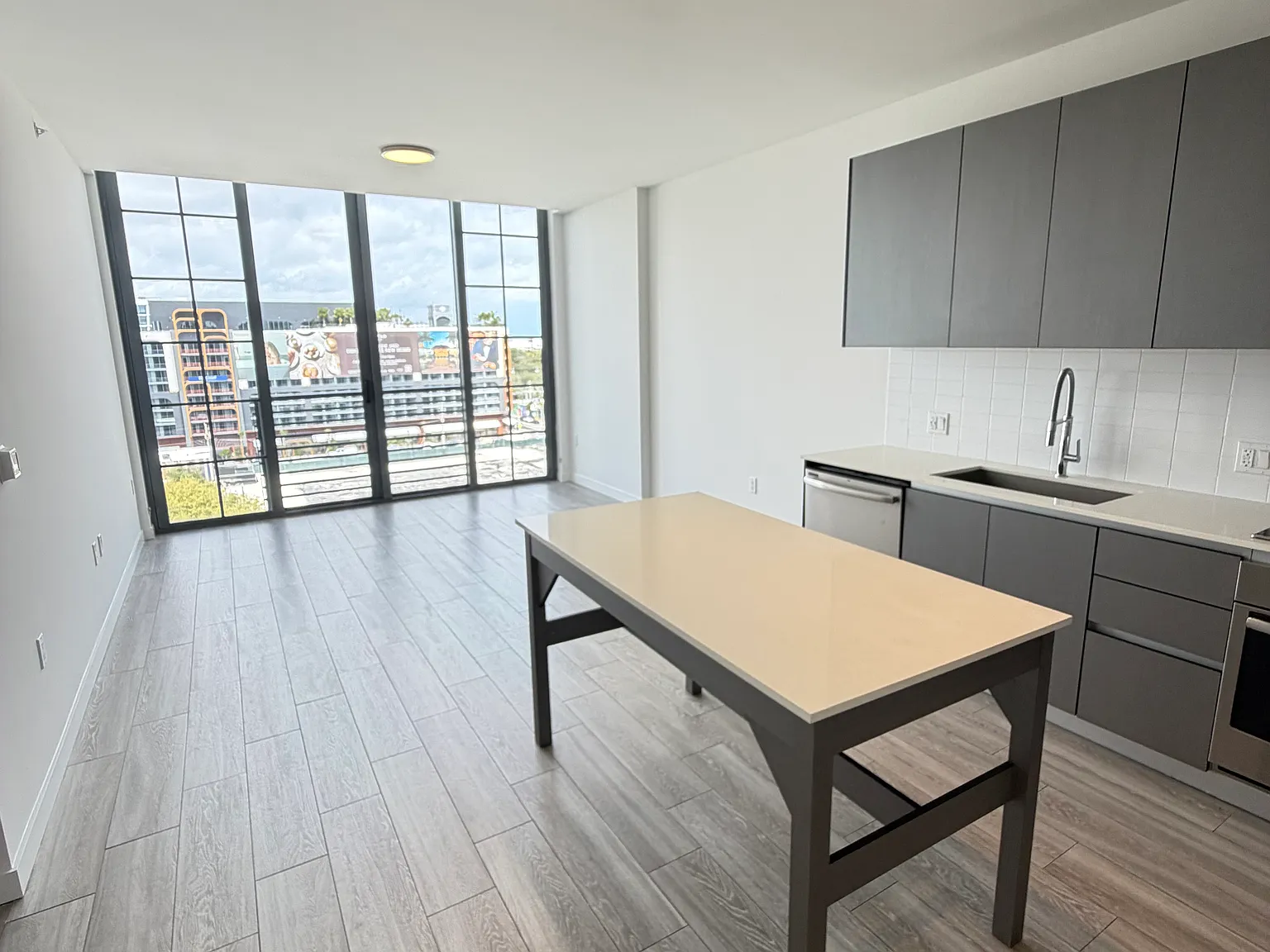 1 bed, 797 sqft, $2,190 — Photo 2