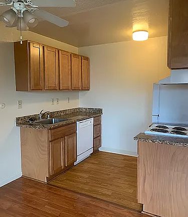 4th image of 2141 Fremont St #1B-1Ba-580Sqft