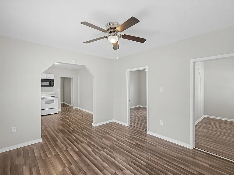 1322 Magnolia St — Photo 7