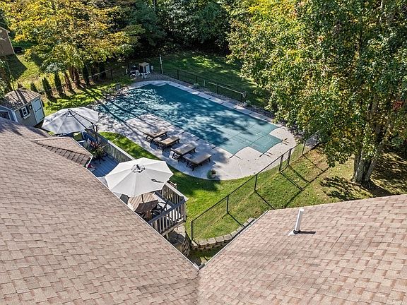 3rd image of 16 Greenfield Dr