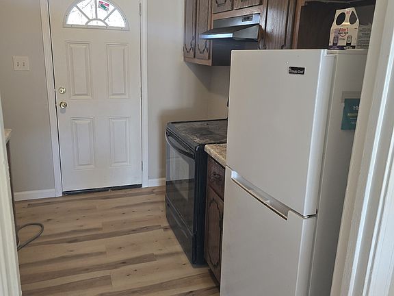 2nd image of 43 Rushwood Dr #43