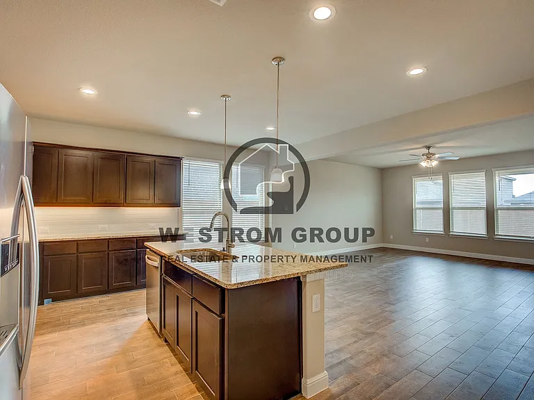 820 Greenford Mnr — Photo 11