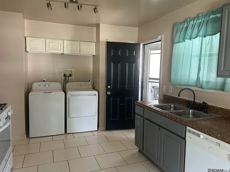 6072 Wilton Dr — Photo 4