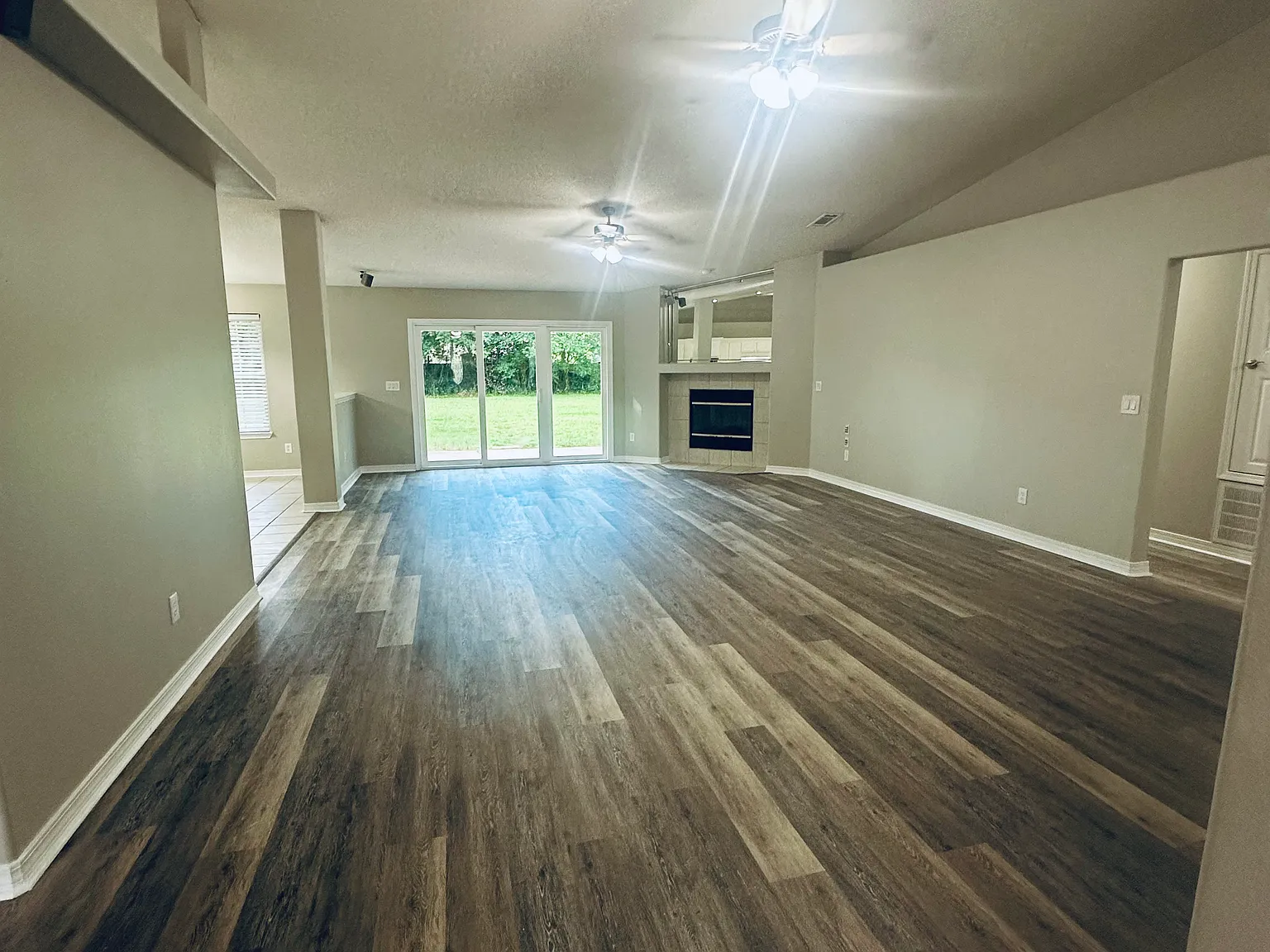 4 bed, 2703 sqft, $2,825 — Photo 3