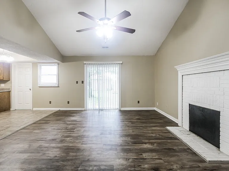 1112 Delray Dr — Photo 6