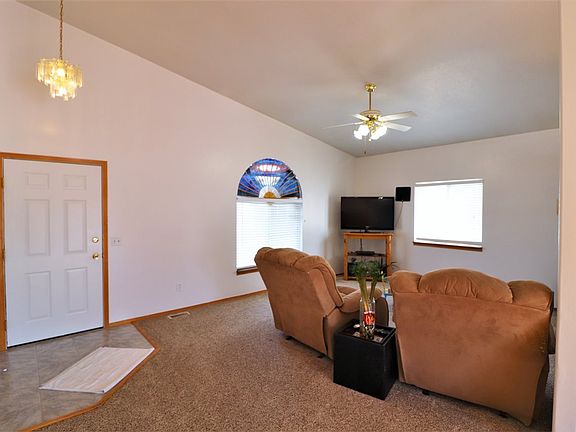 5th image of 207 Wild Rose Ln