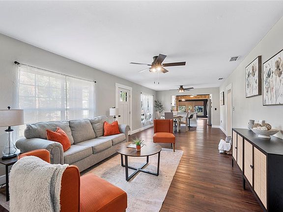 3rd image of 504 Prado Pl