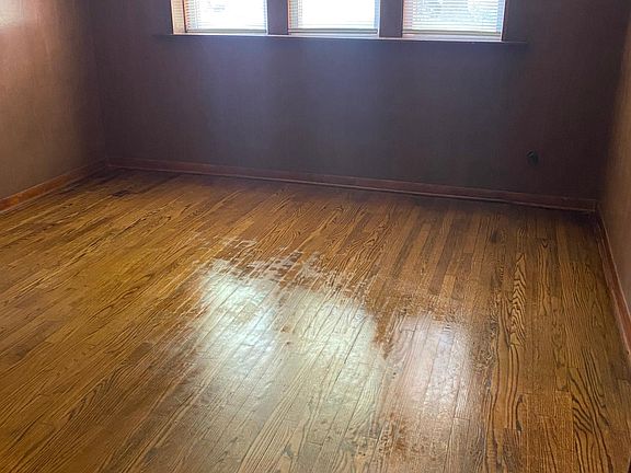 3rd image of 3419 N Hamlin Ave #G