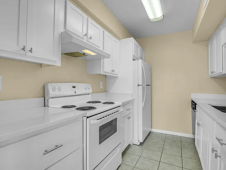 3220 69th St #H8 — Photo 8