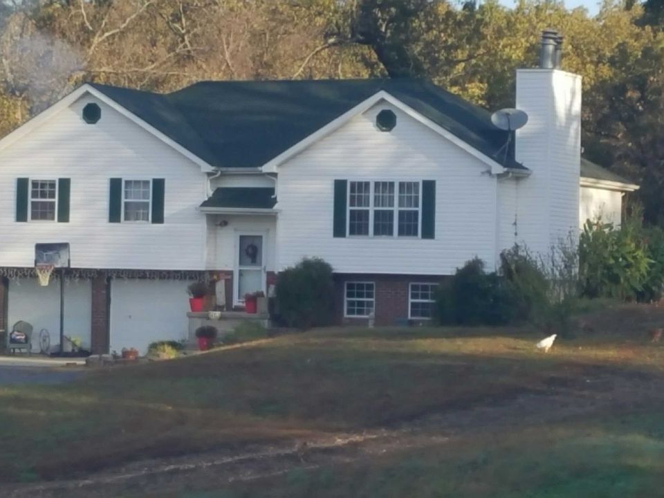 2nd image of 9786 Knapp Rd
