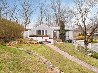 104 Fanning Ave, Hampton Bays, NY 11946