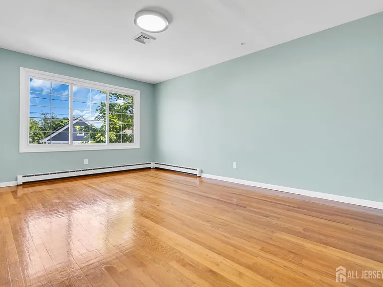 287 E Smith St — Photo 13