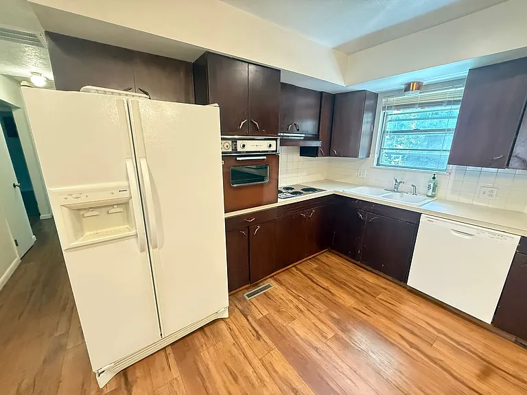 825 S Luster Ave — Photo 11