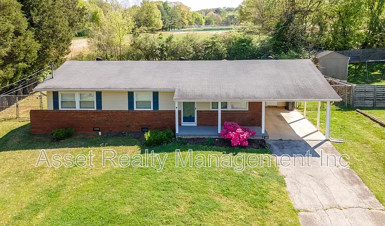 4821 Gettysburg Rd — Photo 1