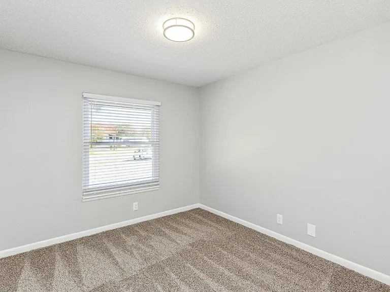 Meadow Glen Apartments — Photo 6