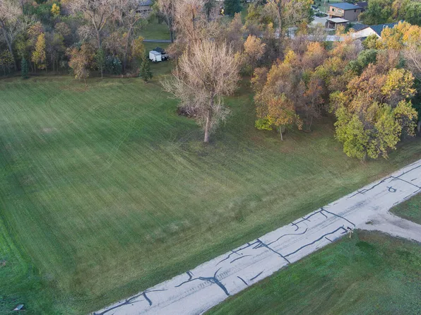 4501 Crestwood Dr, Bismarck, ND 58503