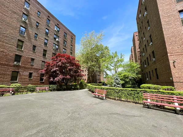 3655 Shore Parkway image 11 of 16