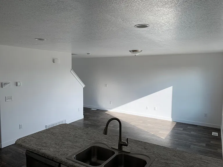 139 E River View Dr — Photo 4