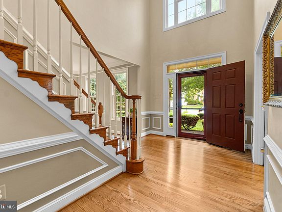 5th image of 10201 Shining Willow Dr
