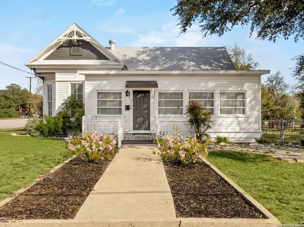 619 Comal, New Braunfels, TX 78130