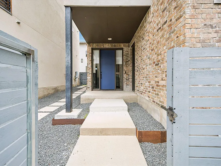 5006 Pecan Springs Rd #6 — Photo 2