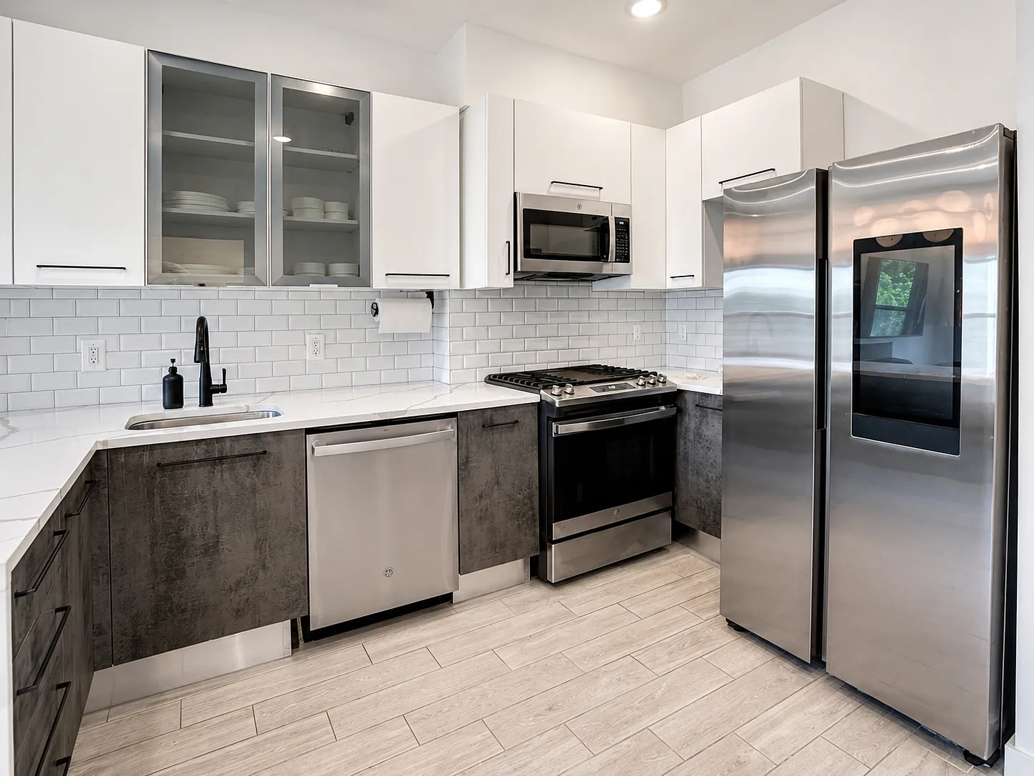 2 bed, 770 sqft, $2,595 — Photo 4