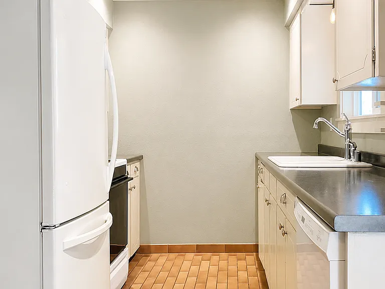 441 Columbia St — Photo 13