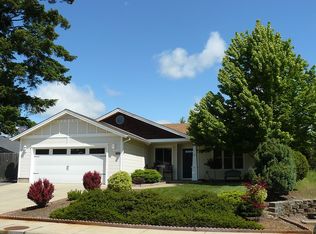 422 Lindilu Ln, Cave Junction, OR 97523