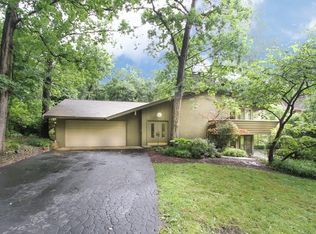 1120 Oak Hill Rd, Downers Grove, IL 60515