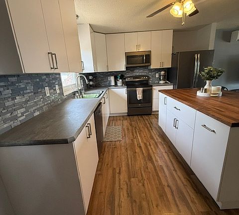 4th image of 4037 Falcon Dr