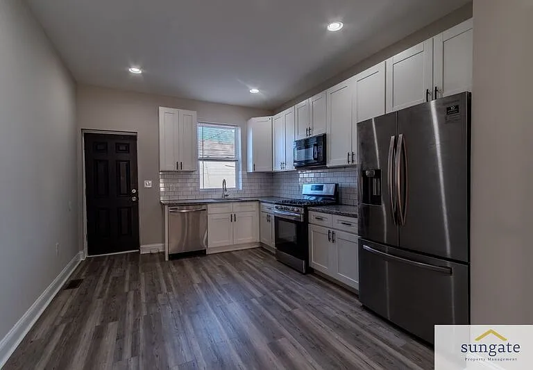 2340 W Fayette St — Photo 5
