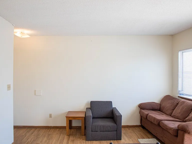 907 W Oregon St — Photo 39