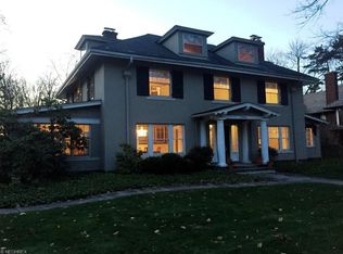 2900 Broxton Rd, Shaker Heights, OH 44120