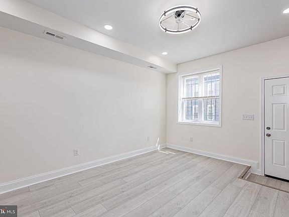 4th image of 2540 E Eager St